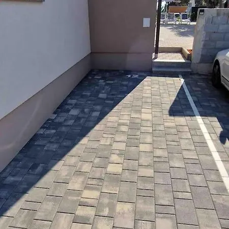 Zoran Brand New Apartment-garden דירה *