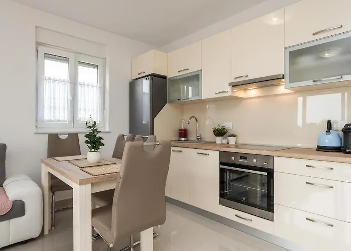 Zoran Brand New Apartment-garden Mandre