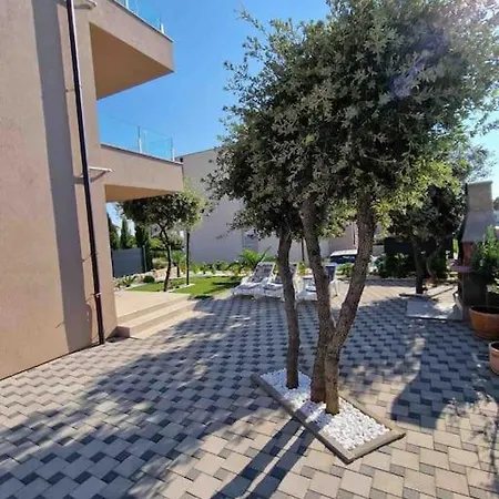 Zoran Brand New Apartment-garden 아파트