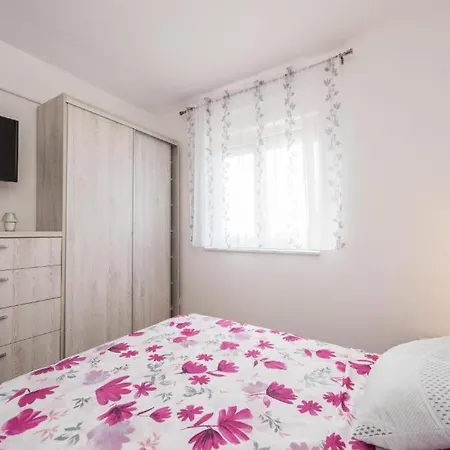 아파트 Zoran Brand New Apartment-garden 만드레