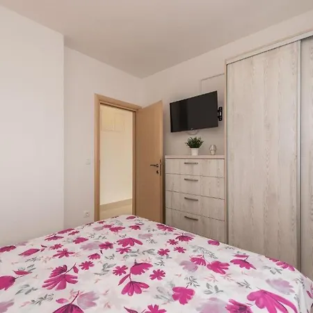 아파트 Zoran Brand New Apartment-garden 만드레