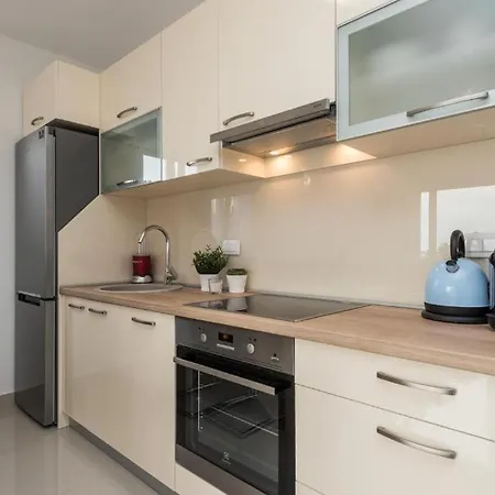 Zoran Brand New Apartment-garden Apartment Mandre